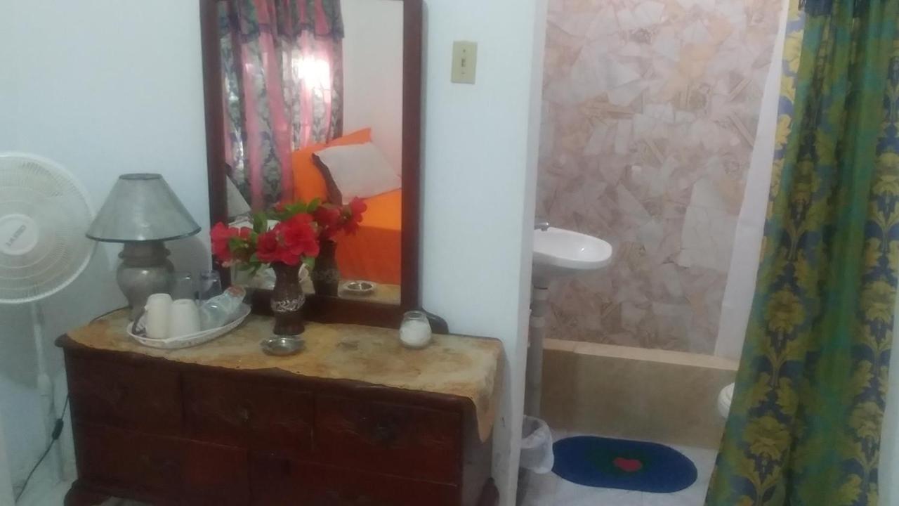 Fay Guest House Negril Exterior foto